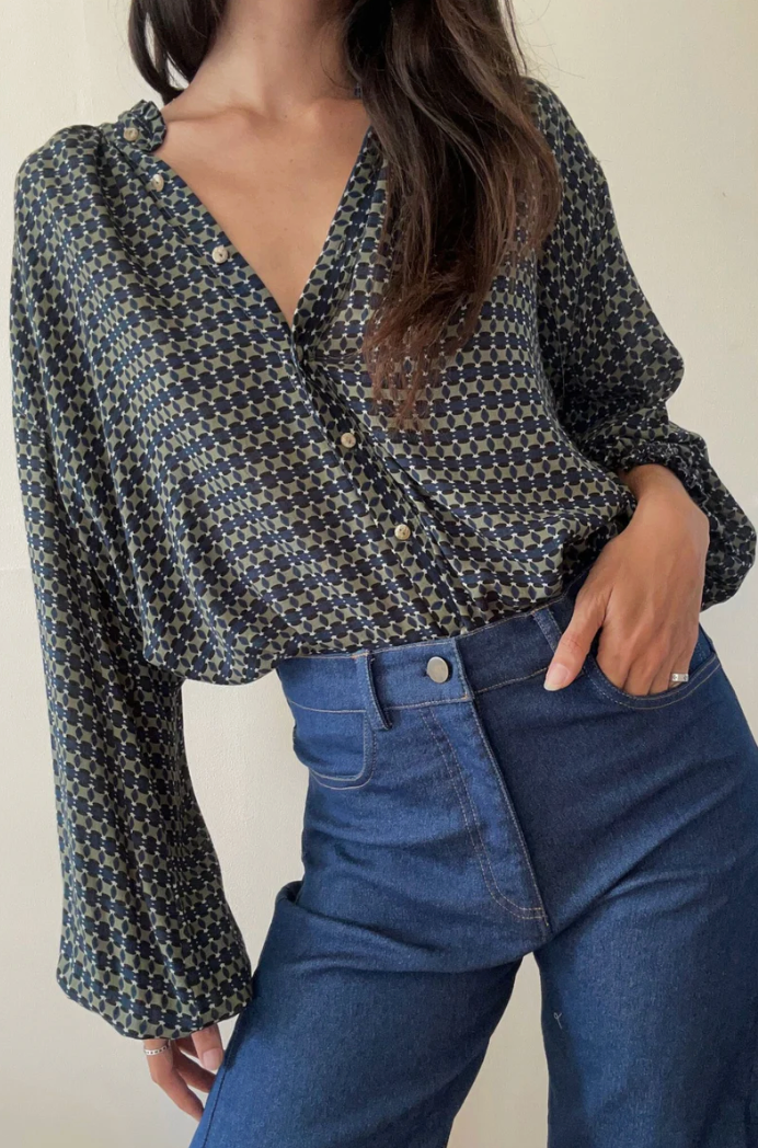 Lilya Solace Shirt - Retro Print