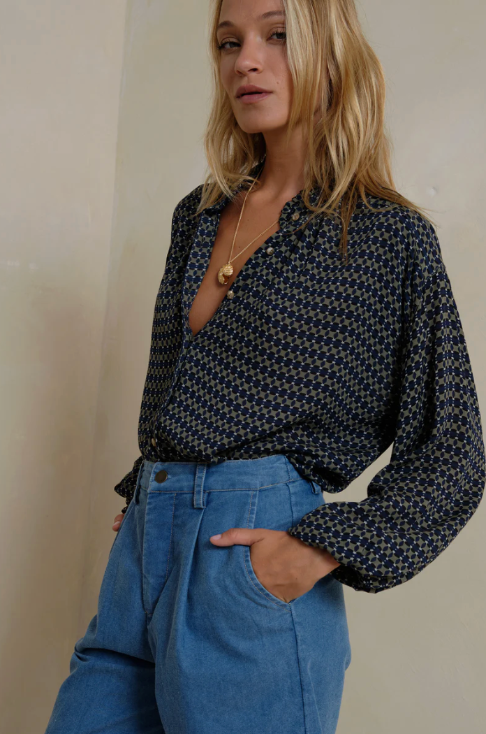 Lilya Solace Shirt - Retro Print