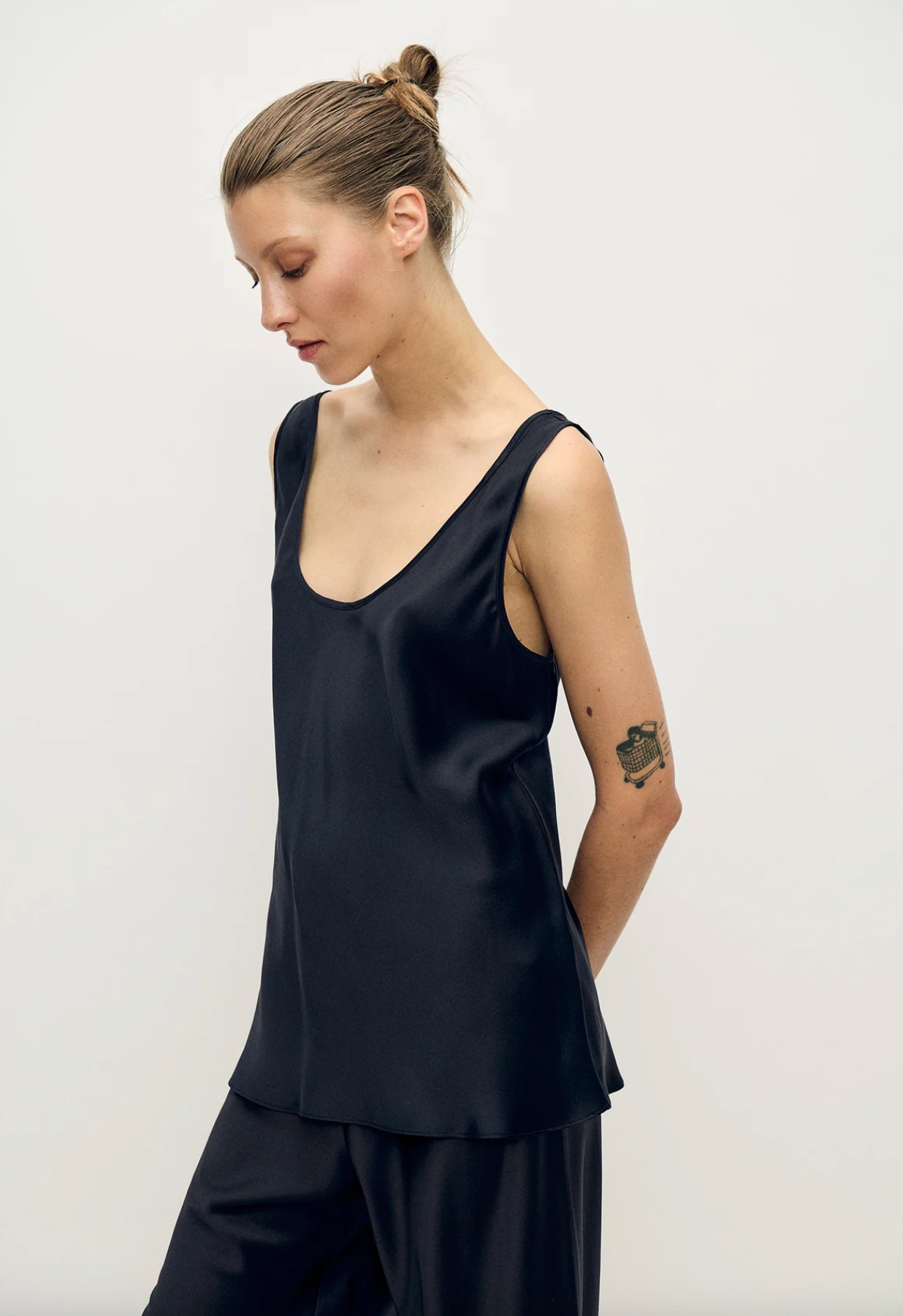 Silk Laundry Scoop Neck Tank - Black